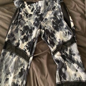 Capri Marble Athletic leggings